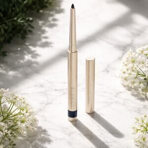 Farmasi Glitz Gray Eyeliner with Creamy-textured that creates precious lines.